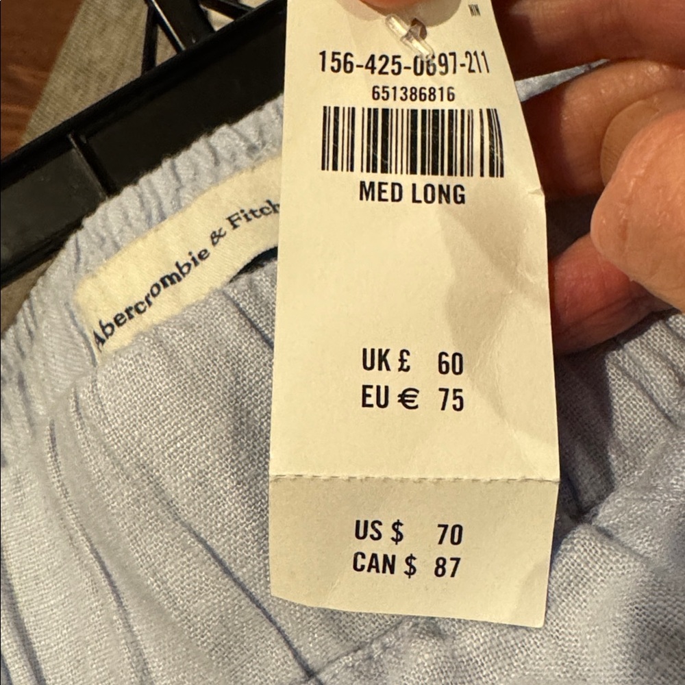 Abercrombie and Fitch NWT linen blend wide leg pull on cropped pants. - Picture 5 of 11